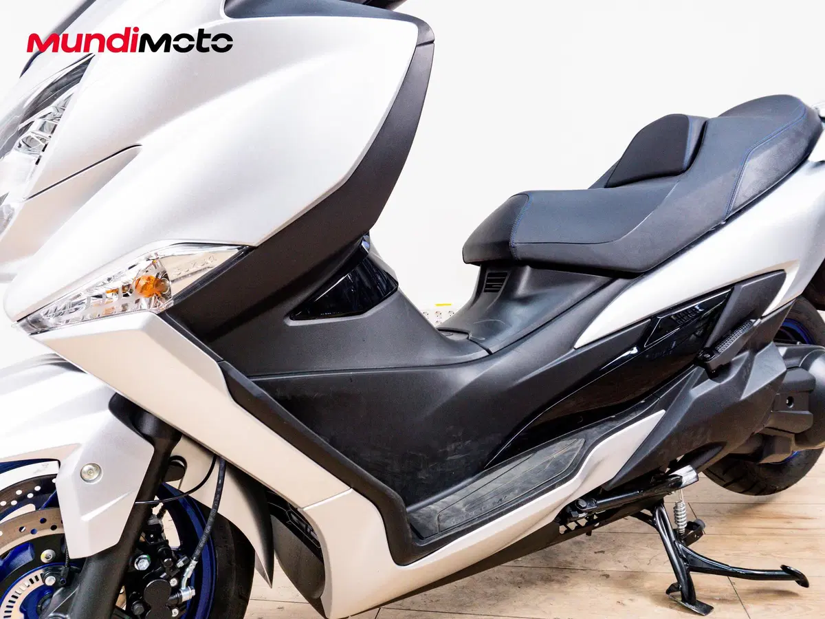 Suzuki Burgman 400 (2022 - 24) (9)