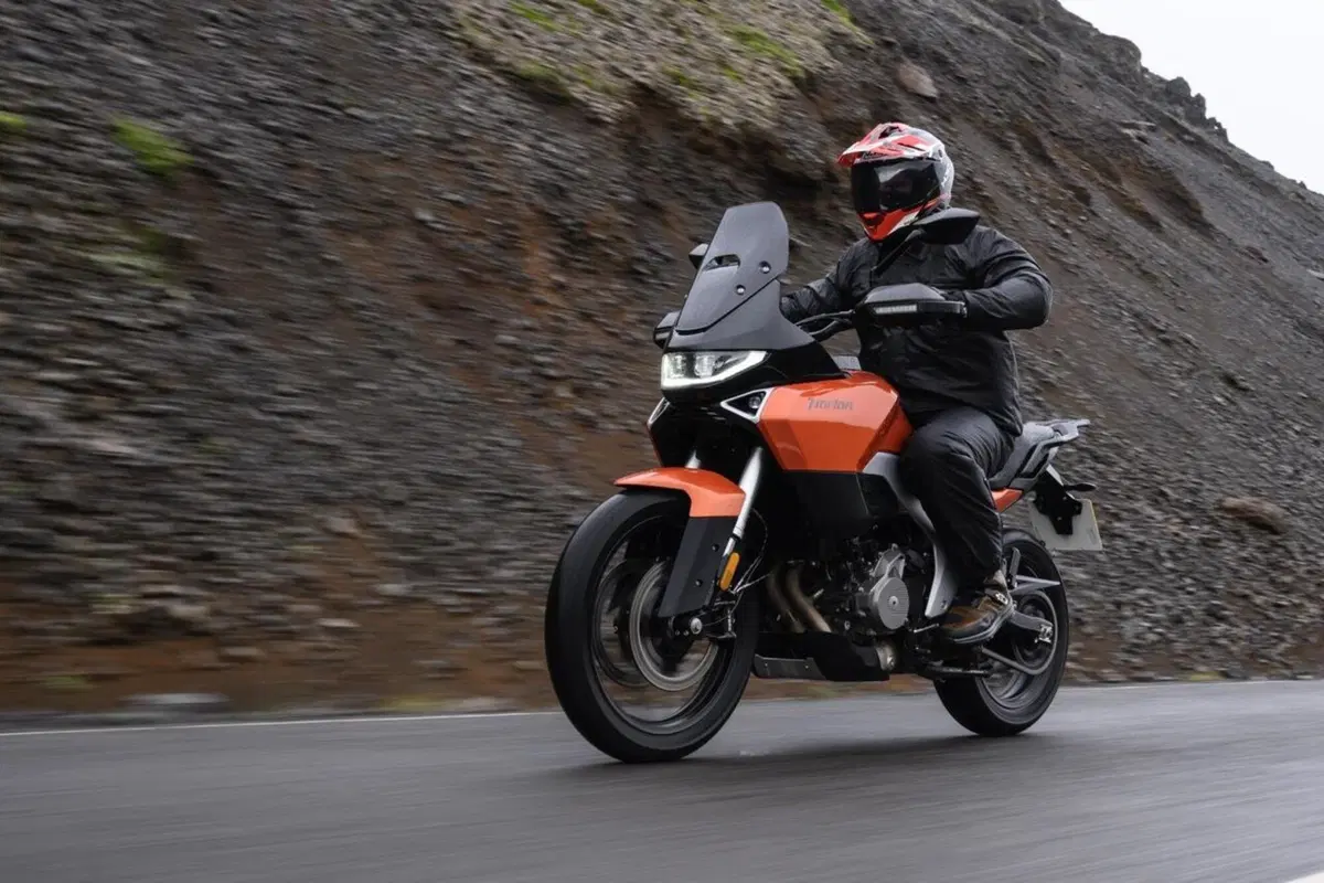 Norton Atlas 2026: lusso per tutti!? Il nostro test in Islanda [VIDEO e GALLERY]