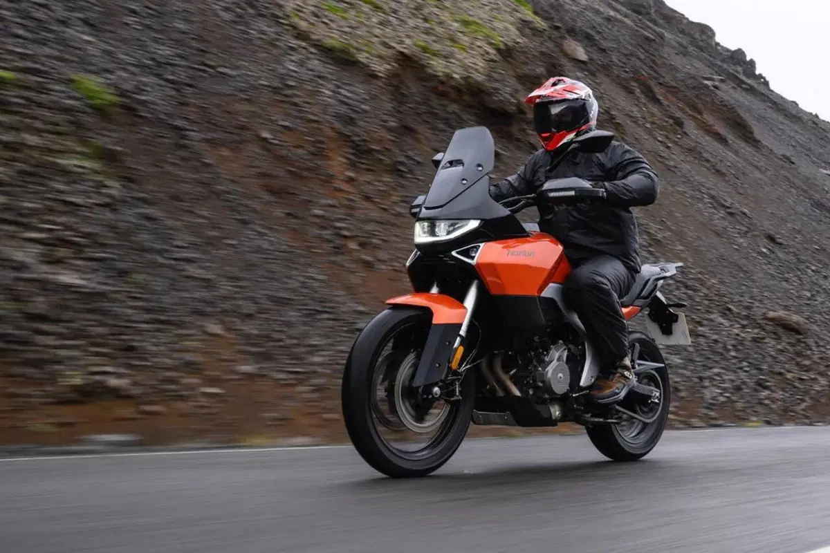 Norton Atlas 2026: lusso per tutti!? Il nostro test in Islanda [VIDEO e GALLERY] (7)
