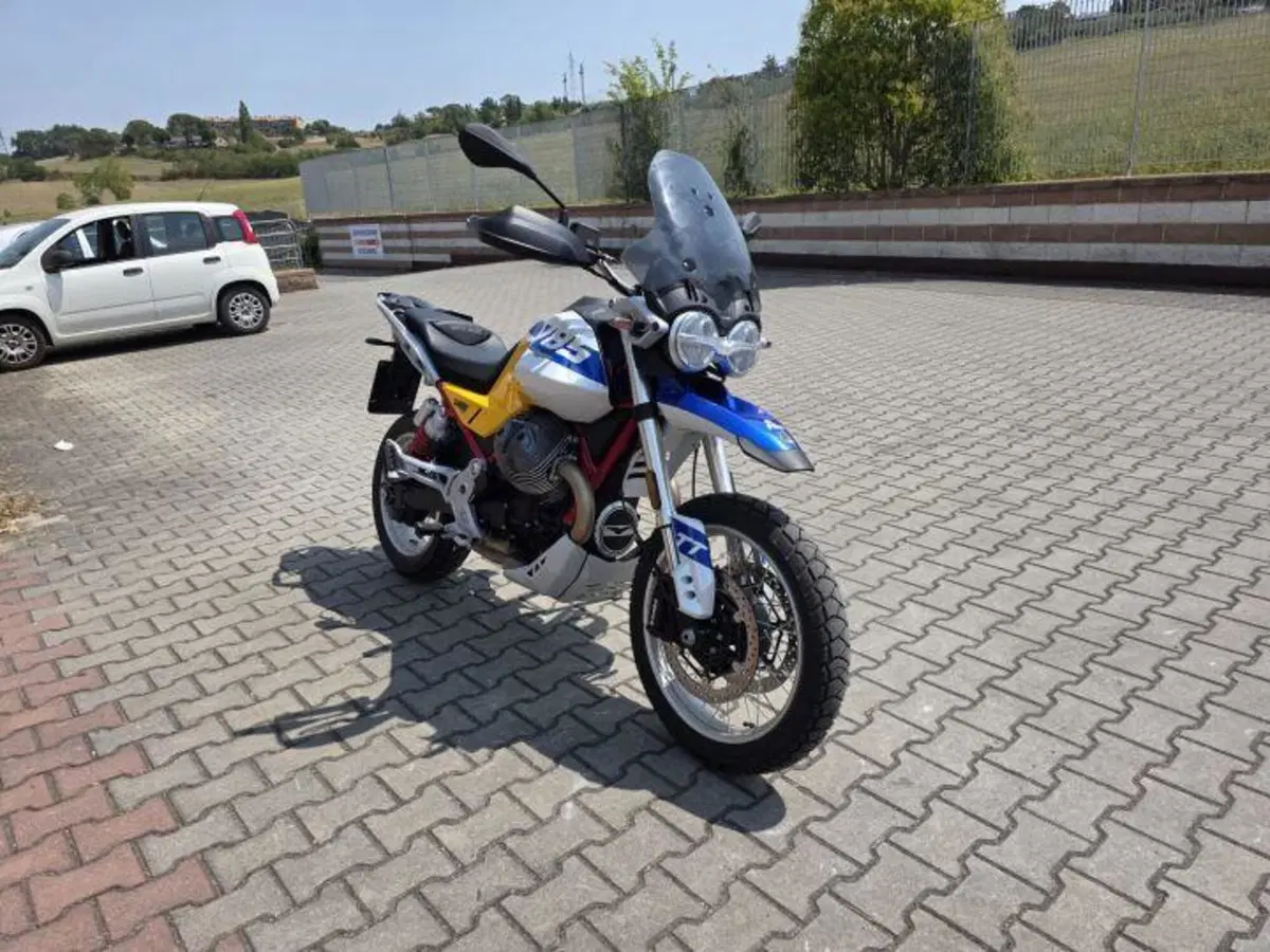 Moto Guzzi V85 TT (2024 - 26) (2)
