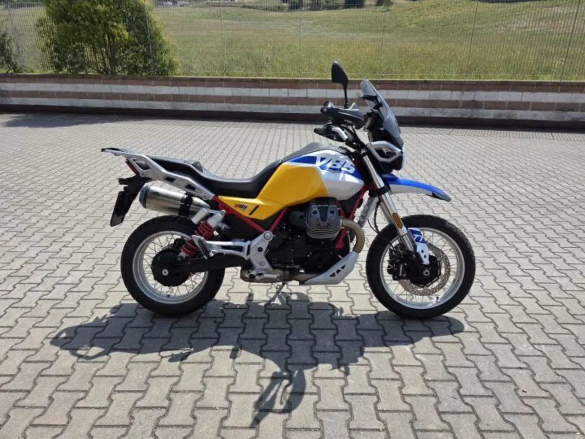 Moto Guzzi V85 TT (2024 - 26) (4)