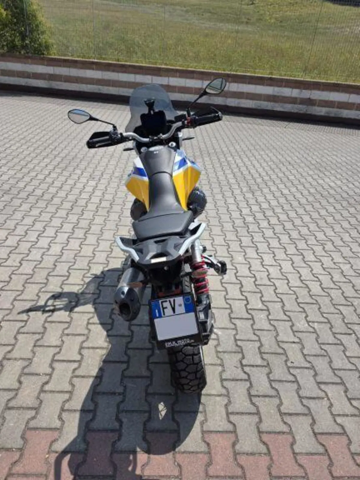 Moto Guzzi V85 TT (2024 - 26) (6)