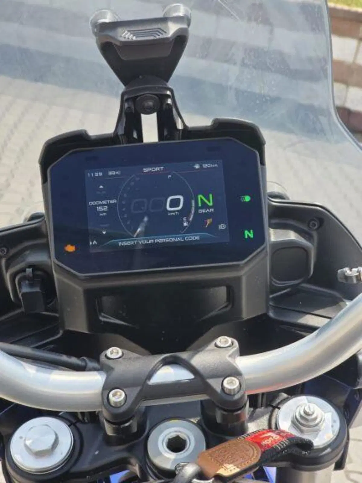 Moto Guzzi V85 TT (2024 - 26) (7)