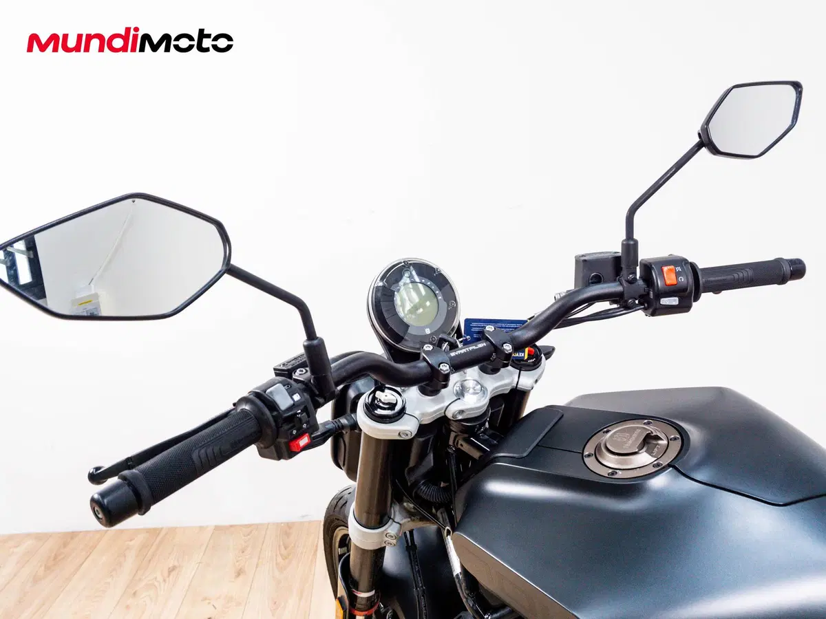 Husqvarna Svartpilen 701 (2019) (11)