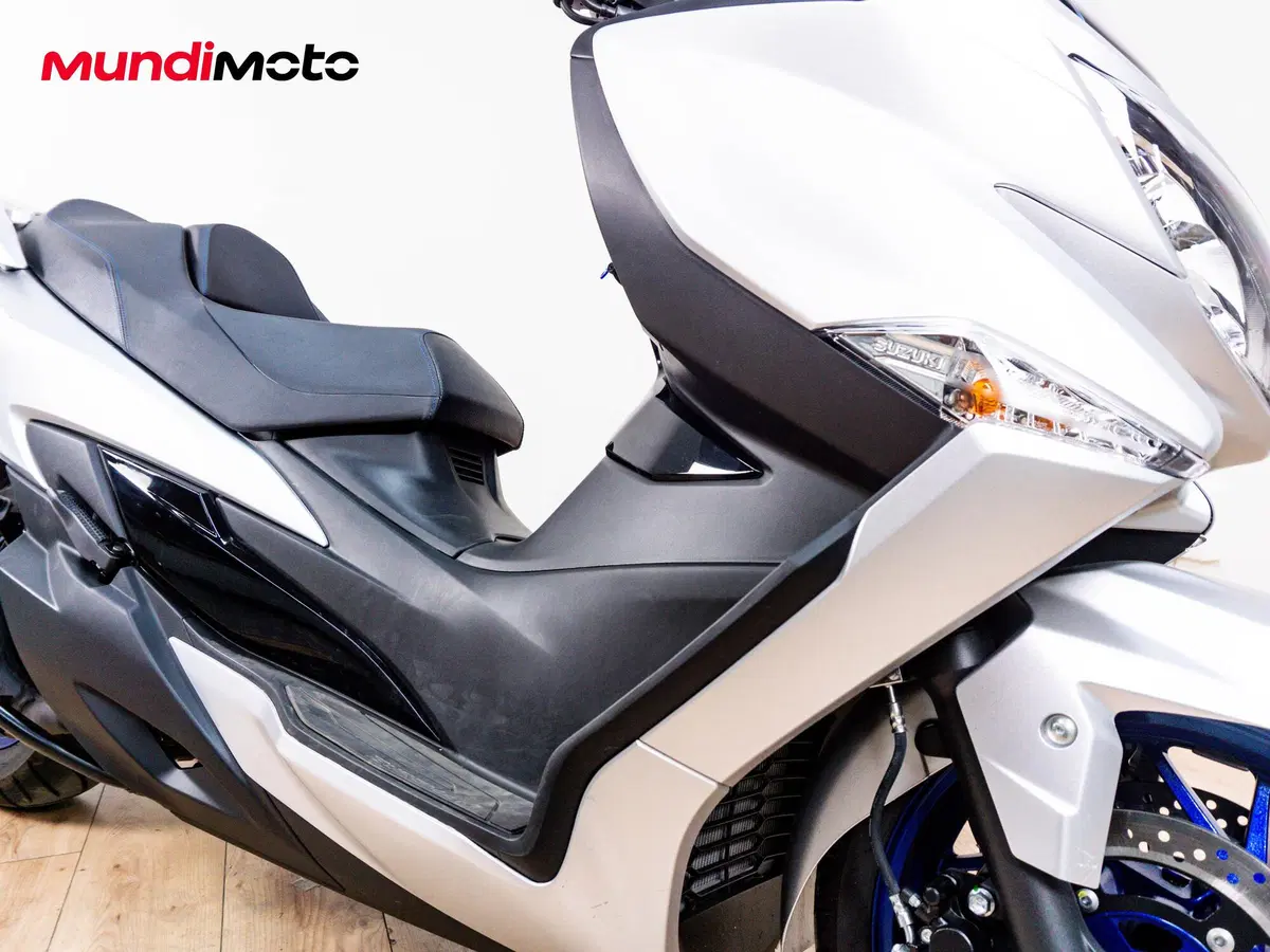 Suzuki Burgman 400 (2022 - 24) (5)