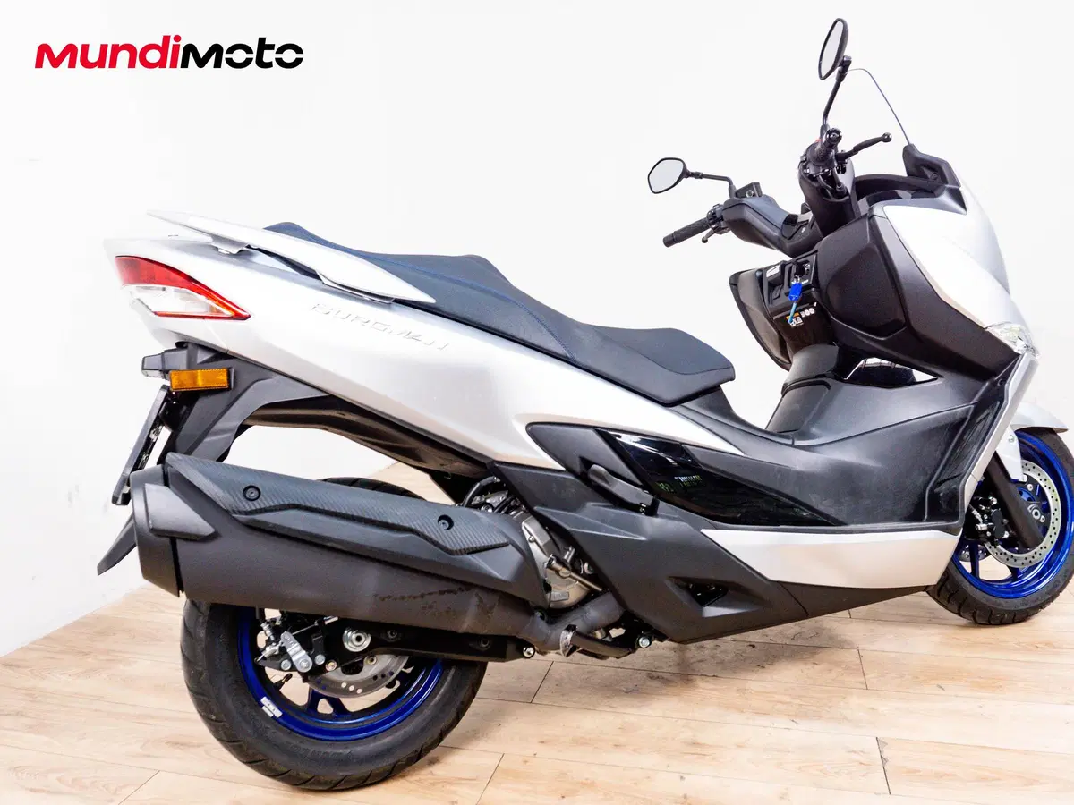 Suzuki Burgman 400 (2022 - 24) (3)
