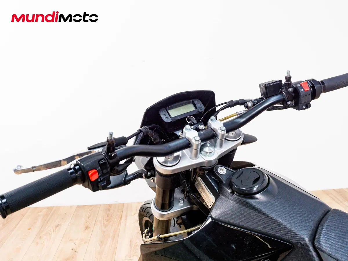 Aprilia SX 125 (2007 - 13) (11)