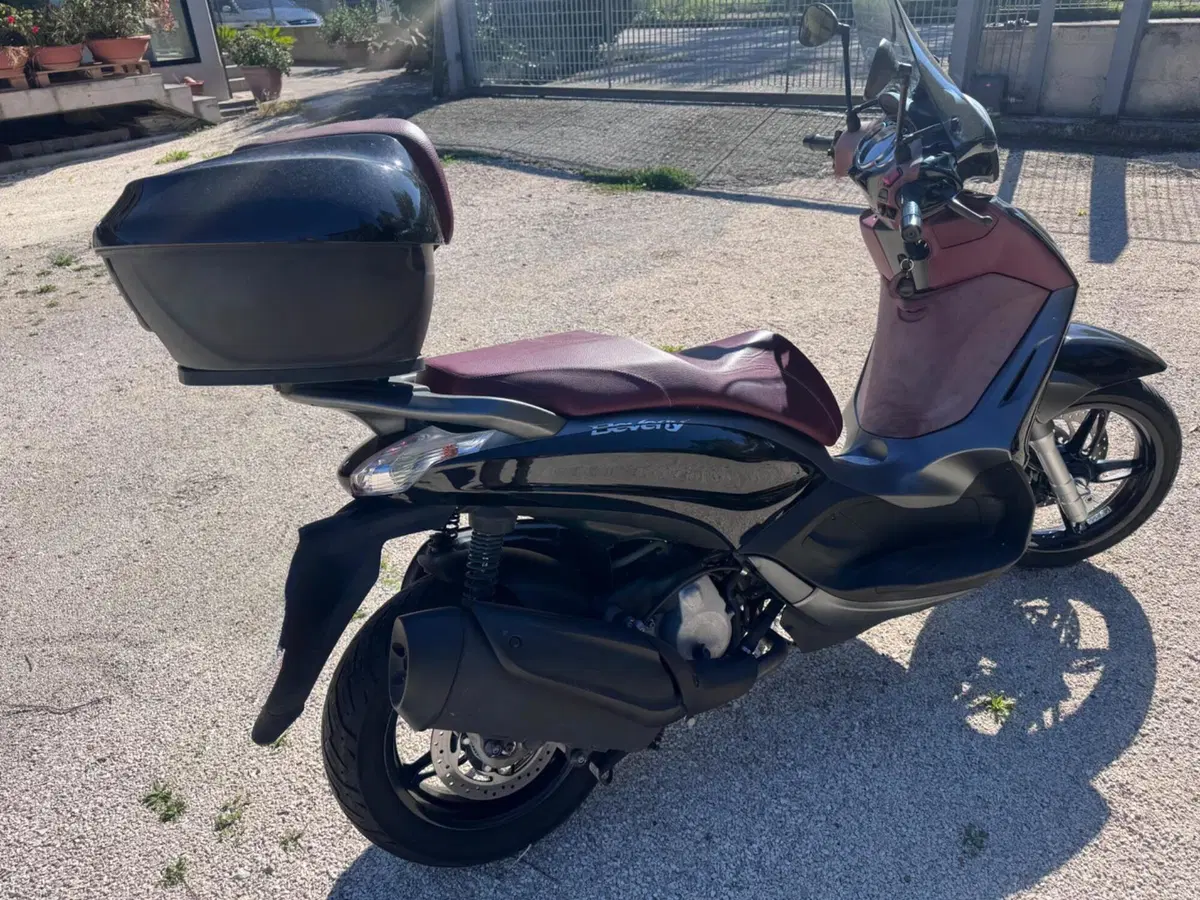 Piaggio Beverly 350 SportTouring ie ABS (2011 - 17) (2)