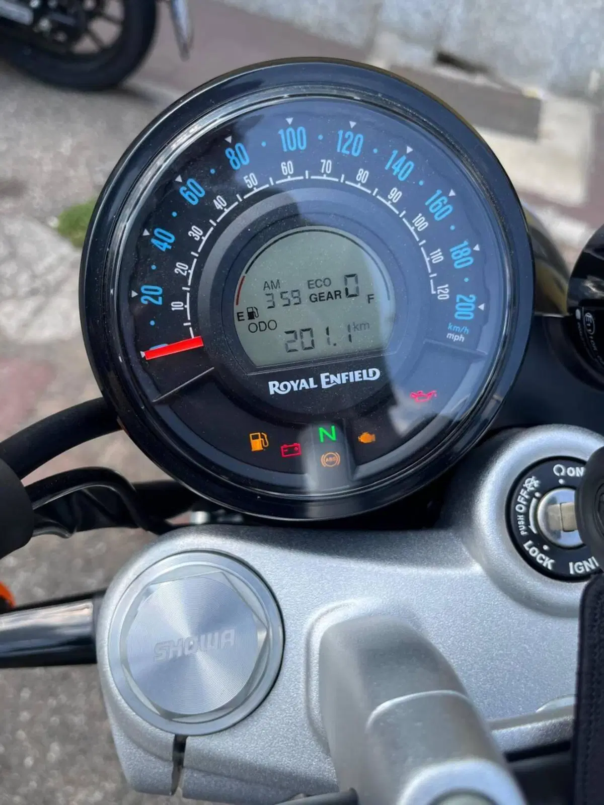Royal Enfield Super Meteor 650 (2023 - 26) (7)