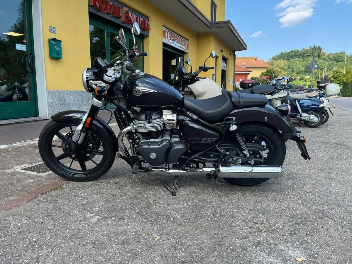 Royal Enfield Super Meteor 650 (2023 - 26) (8)