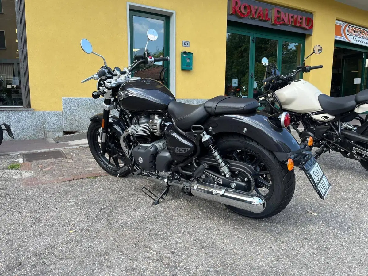 Royal Enfield Super Meteor 650 (2023 - 26) (9)