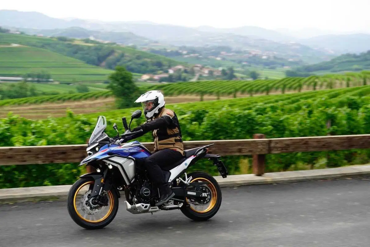 Kove 625X Pro, la crossover cinese con la dotazione maxi e il prezzo mini! Il TEST [VIDEO]