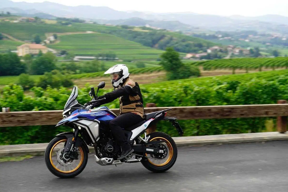 Kove 625X Pro, la crossover cinese con la dotazione maxi e il prezzo mini! Il TEST [VIDEO] (2)