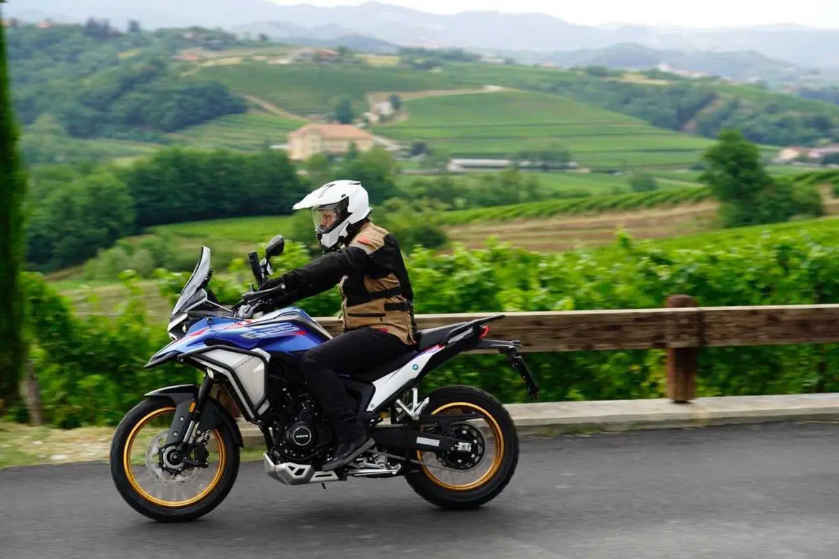 Kove 625X Pro, la crossover cinese con la dotazione maxi e il prezzo mini! Il TEST [VIDEO] (3)