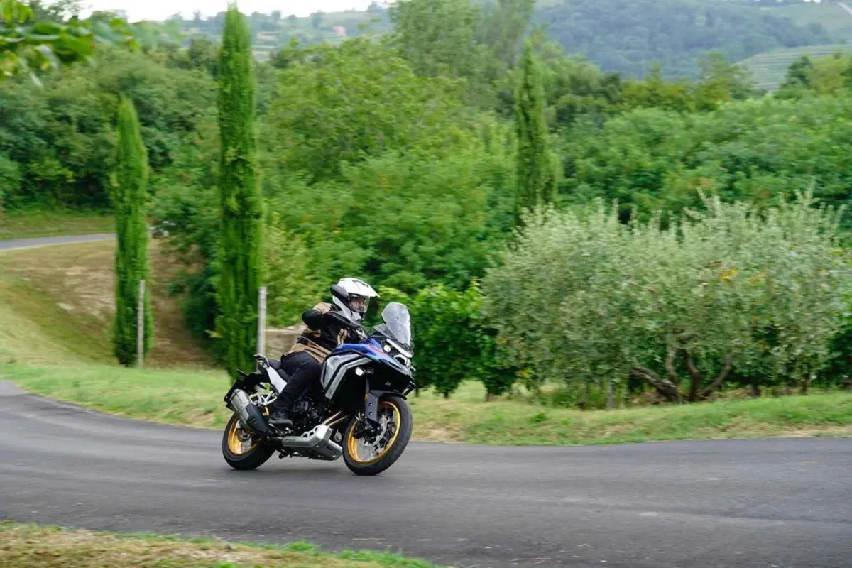 Kove 625X Pro, la crossover cinese con la dotazione maxi e il prezzo mini! Il TEST [VIDEO] (4)