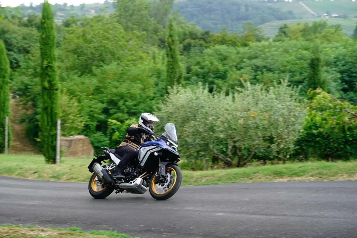 Kove 625X Pro, la crossover cinese con la dotazione maxi e il prezzo mini! Il TEST [VIDEO] (5)