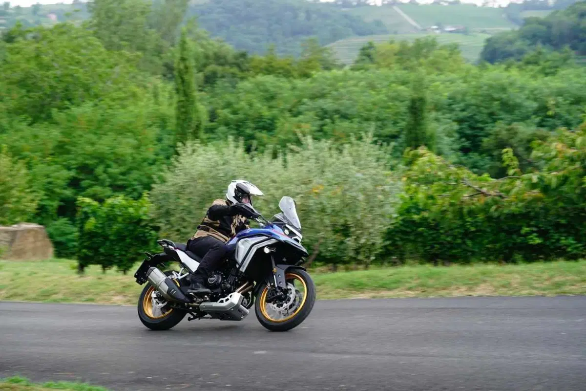 Kove 625X Pro, la crossover cinese con la dotazione maxi e il prezzo mini! Il TEST [VIDEO] (6)