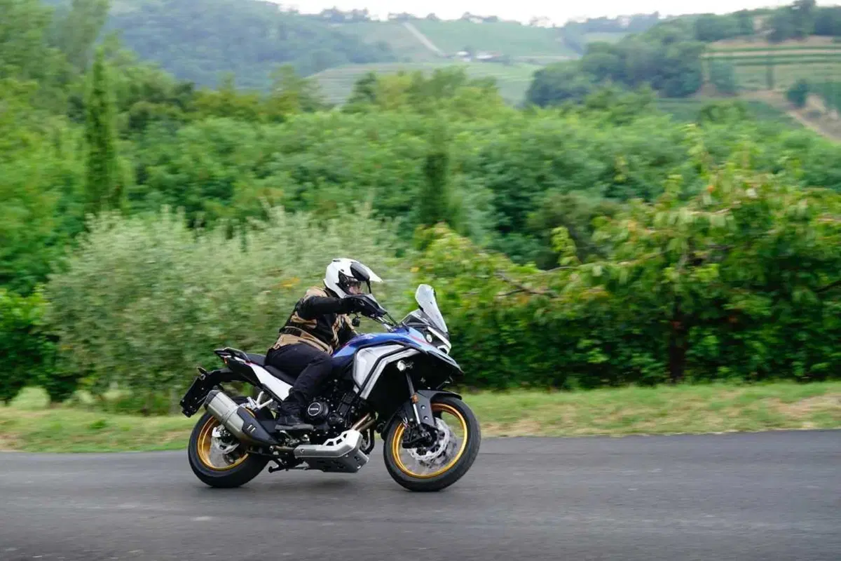 Kove 625X Pro, la crossover cinese con la dotazione maxi e il prezzo mini! Il TEST [VIDEO] (7)
