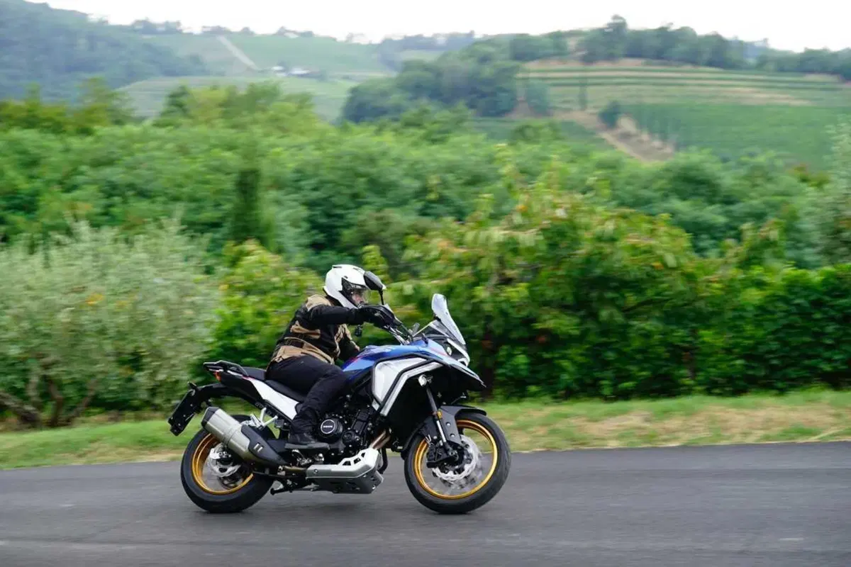 Kove 625X Pro, la crossover cinese con la dotazione maxi e il prezzo mini! Il TEST [VIDEO] (8)