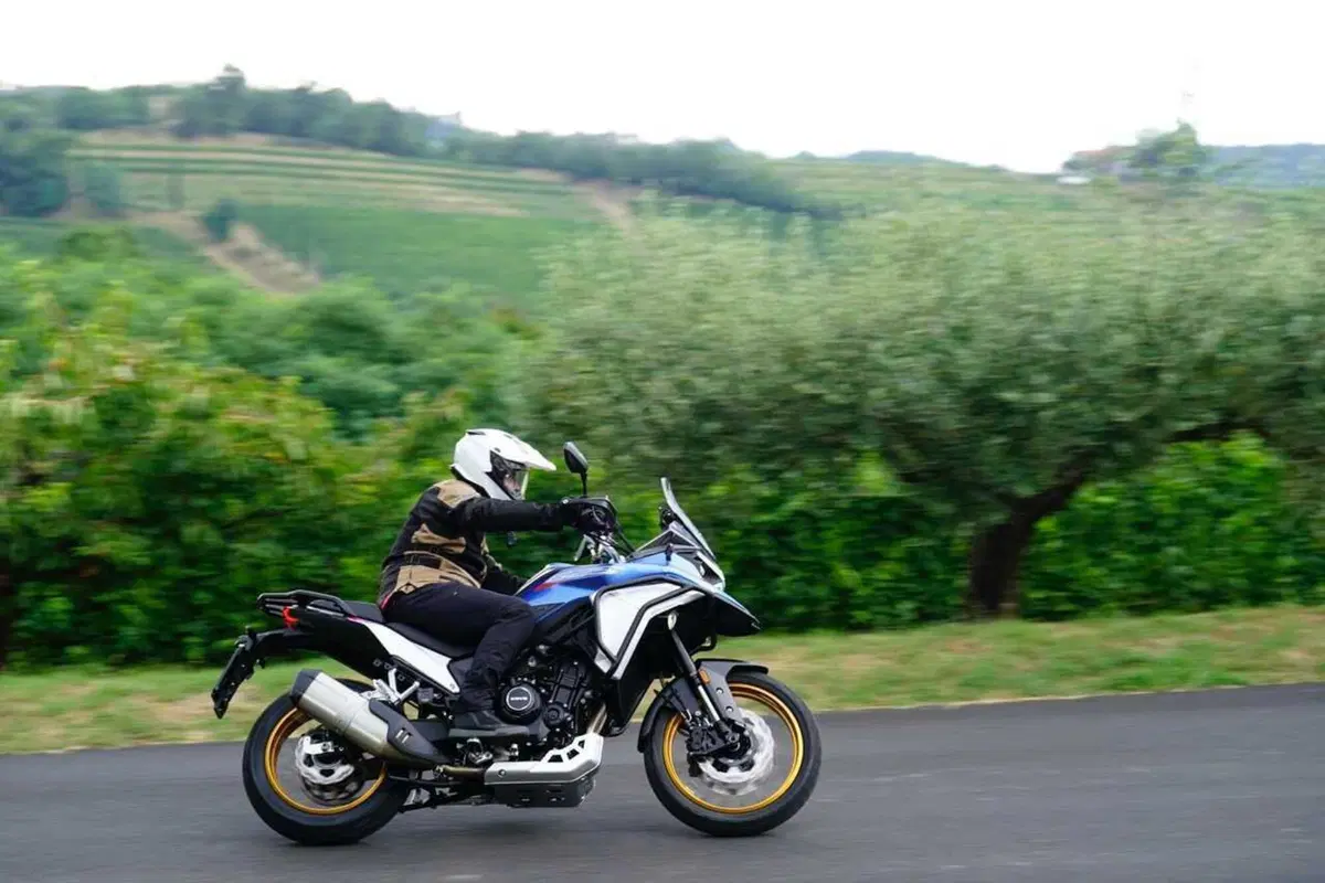 Kove 625X Pro, la crossover cinese con la dotazione maxi e il prezzo mini! Il TEST [VIDEO] (10)
