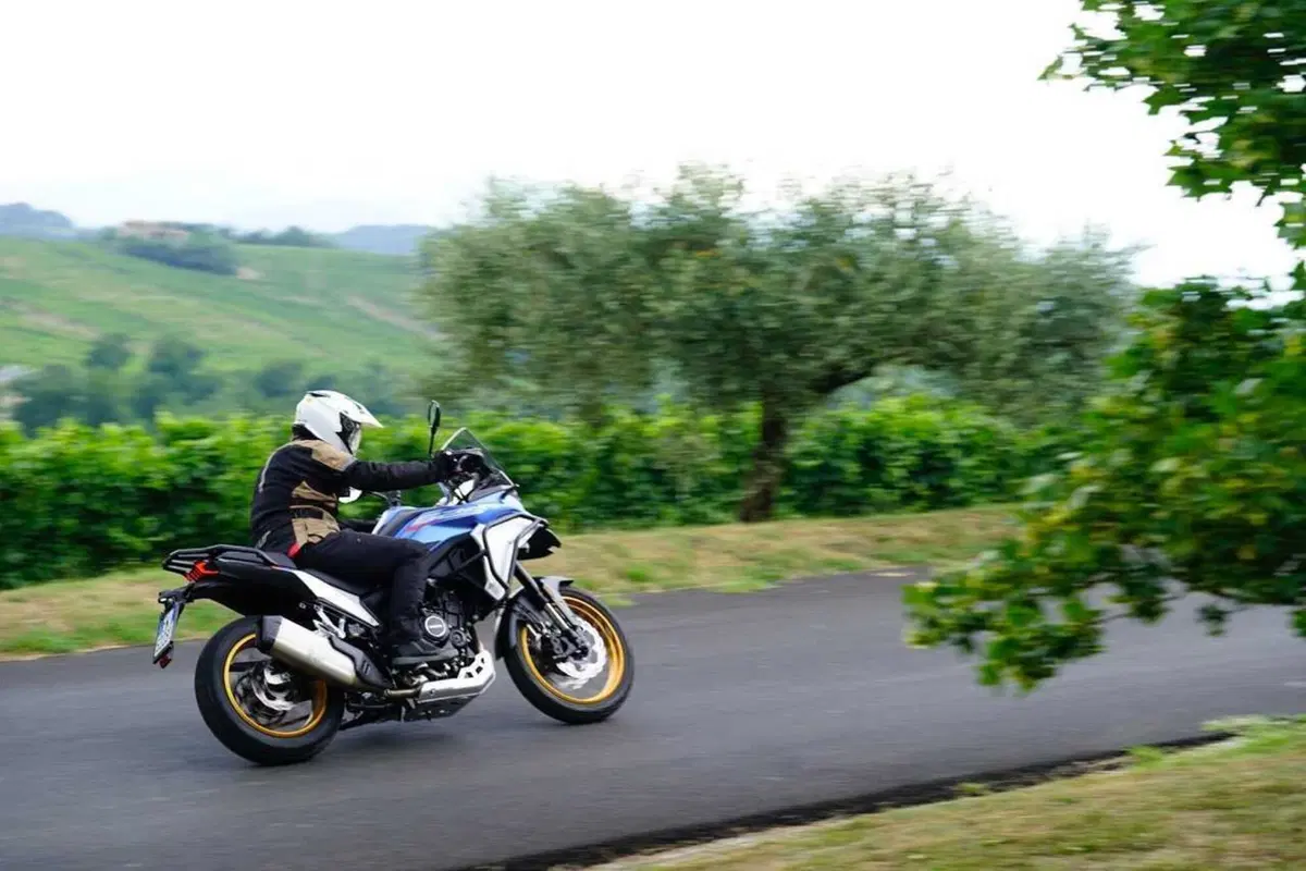 Kove 625X Pro, la crossover cinese con la dotazione maxi e il prezzo mini! Il TEST [VIDEO] (14)