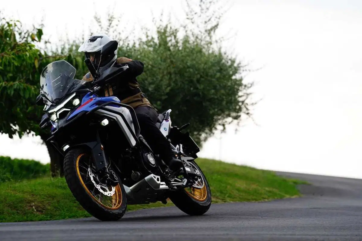 Kove 625X Pro, la crossover cinese con la dotazione maxi e il prezzo mini! Il TEST [VIDEO] (20)