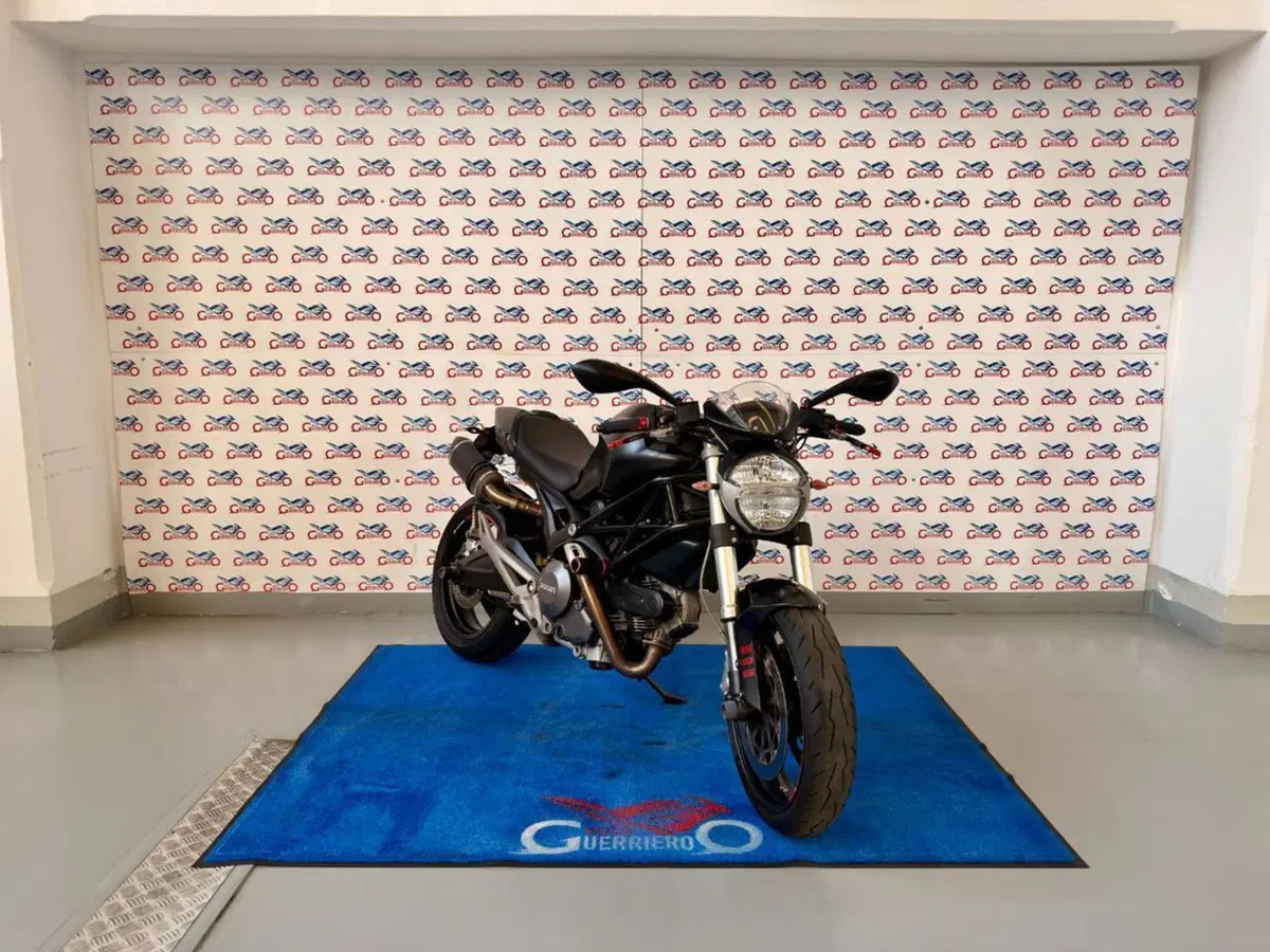 Ducati Monster 696 (2008 - 13) (2)
