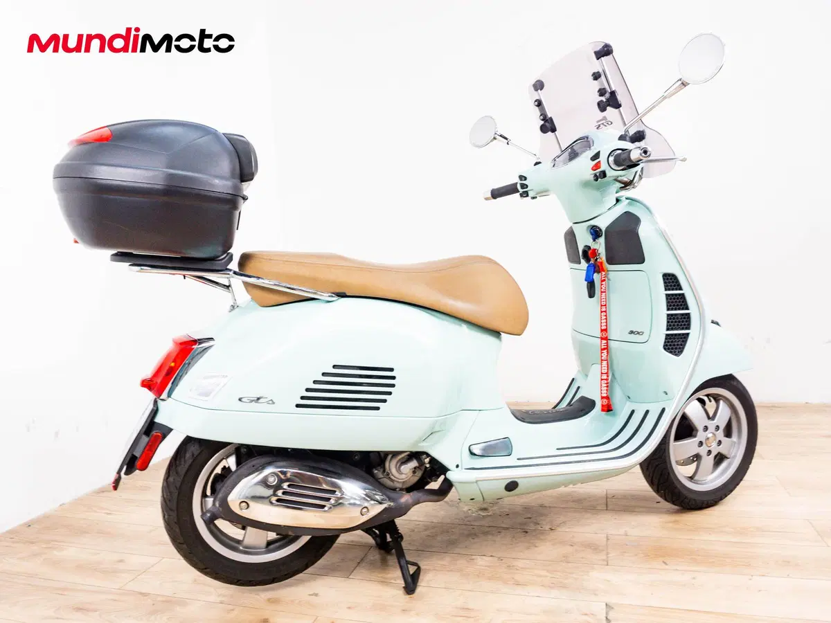 Vespa GTS 300 Hpe (2019) (3)