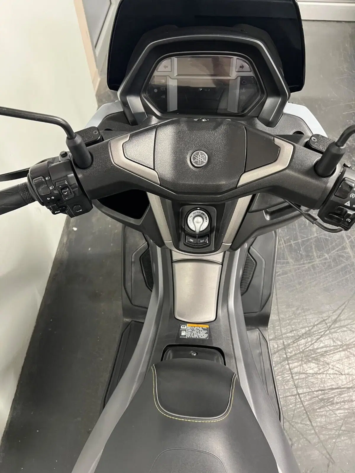 Yamaha N-Max 125 Tech Max (2025 - 26) (8)