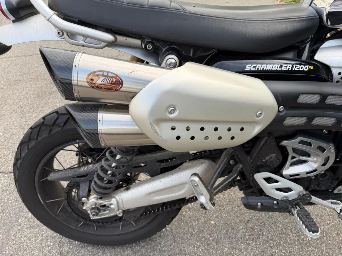 Triumph Scrambler 1200 XE Chrome Edition (2023) (5)