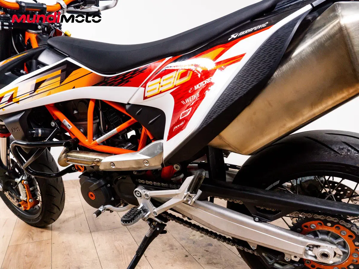 KTM 690 SMC R (2026) (10)