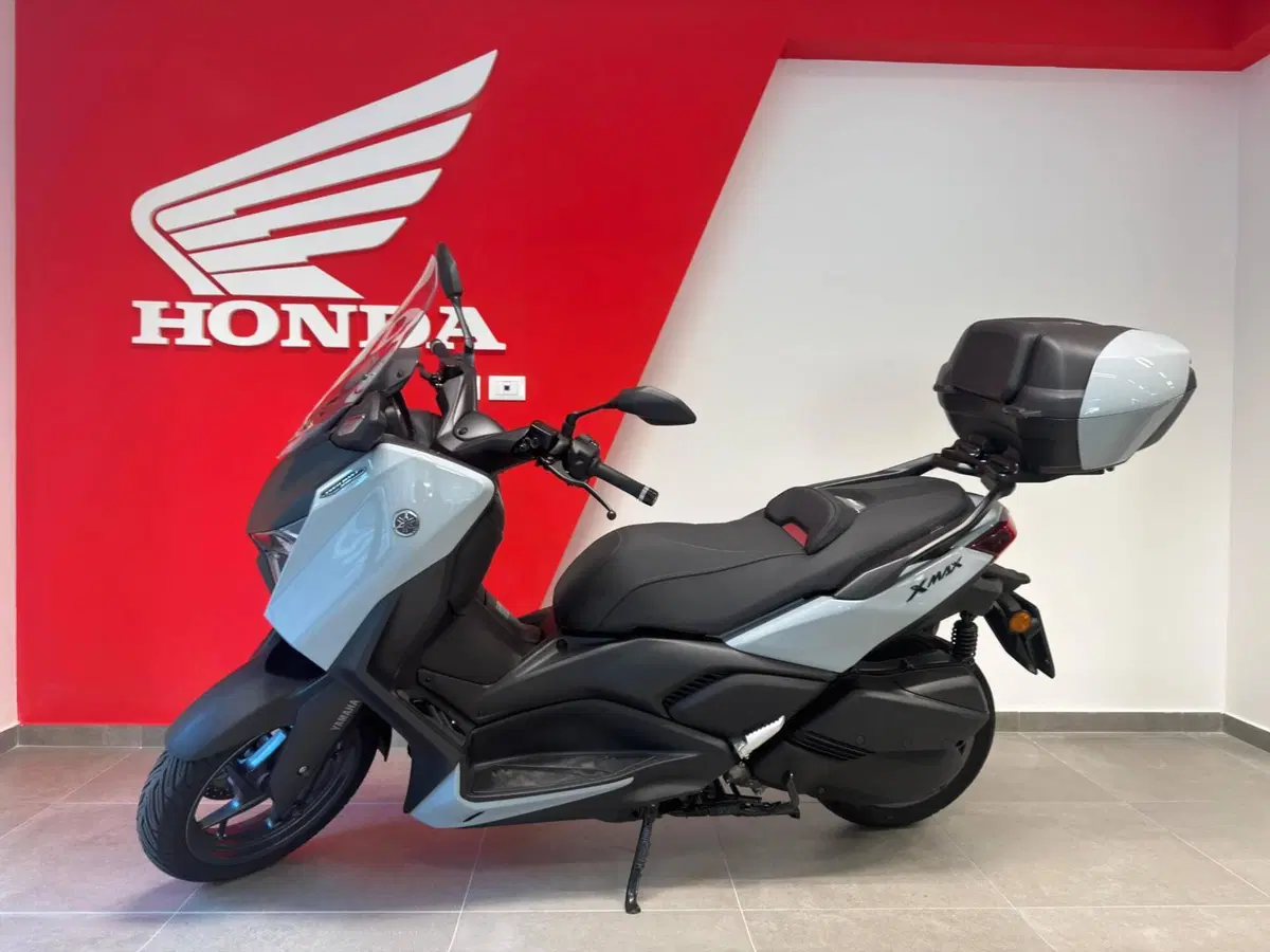 Yamaha X-Max 300 Tech Max+ (2025 - 26) (2)