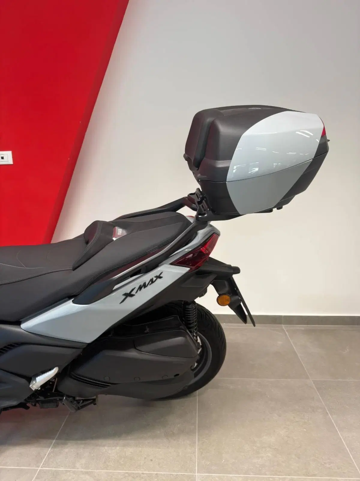 Yamaha X-Max 300 Tech Max+ (2025 - 26) (4)