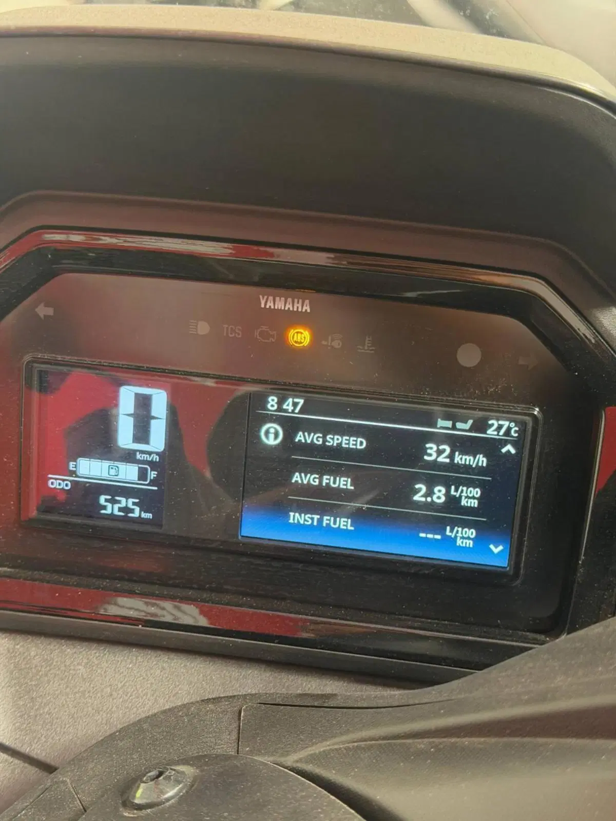 Yamaha X-Max 300 Tech Max+ (2025 - 26) (8)