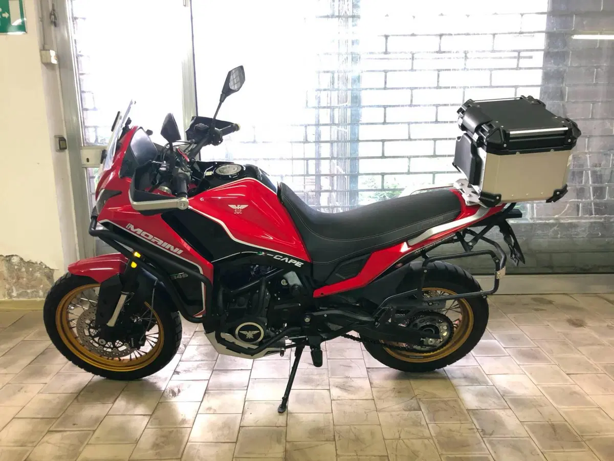 Moto Morini X-Cape 650 Gold Wheels Edition (2022 - 26) (2)