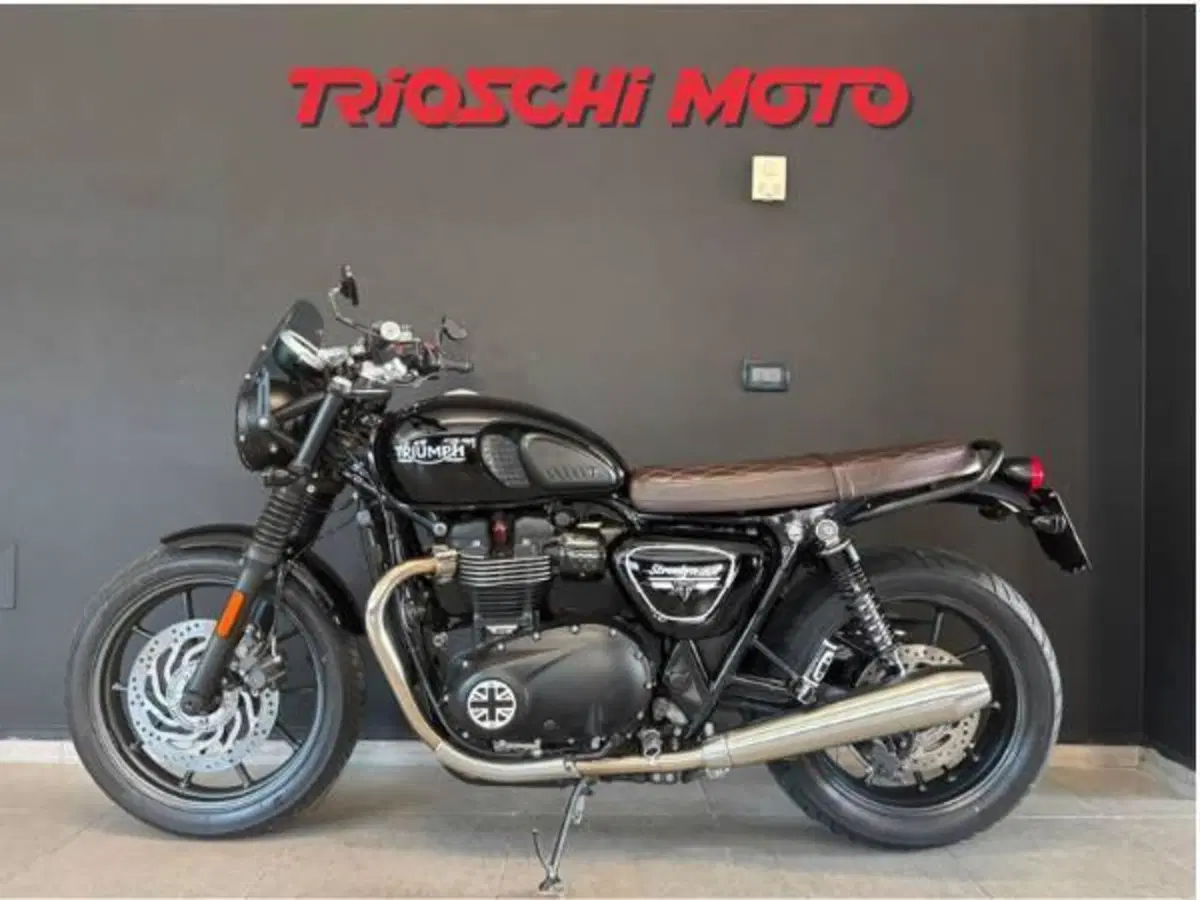 Triumph Street Twin 900 (2016) (2)