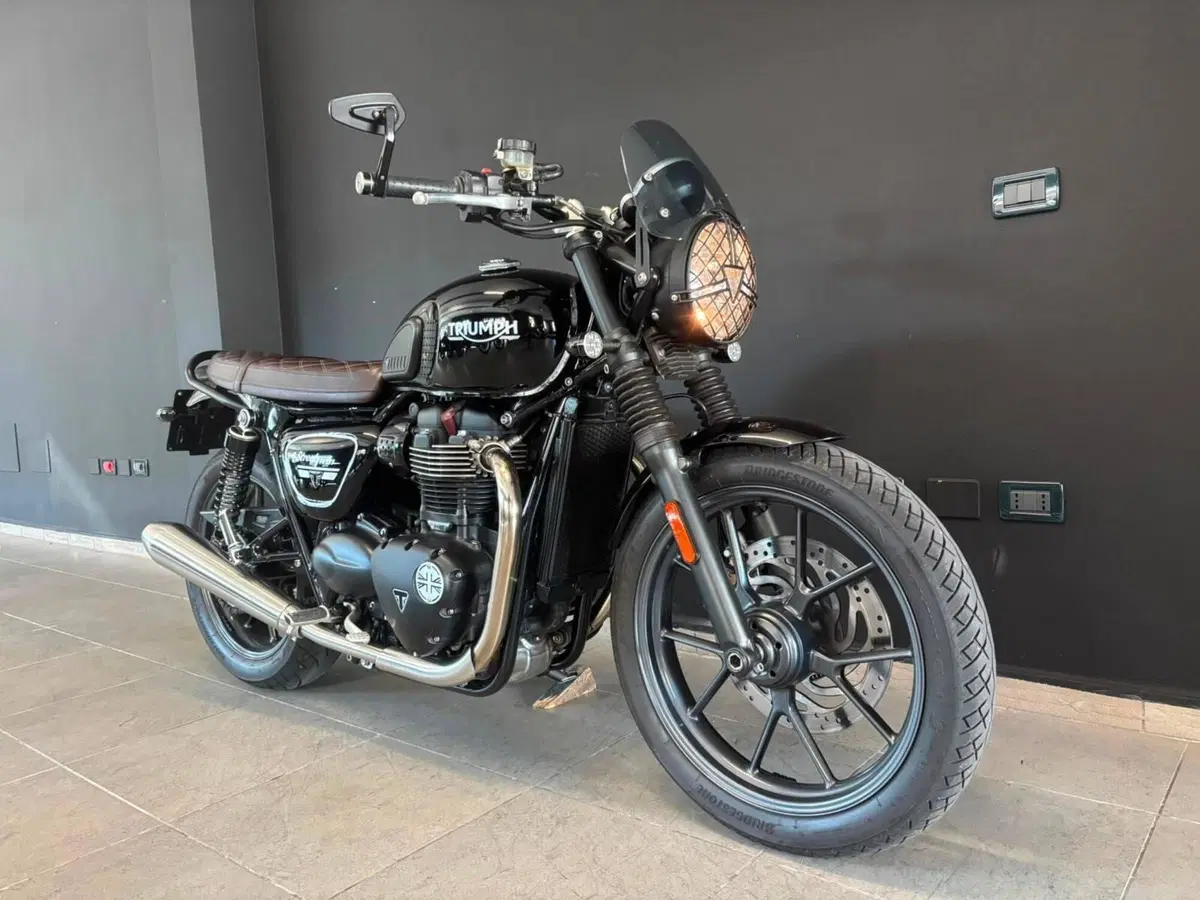 Triumph Street Twin 900 (2016) (3)