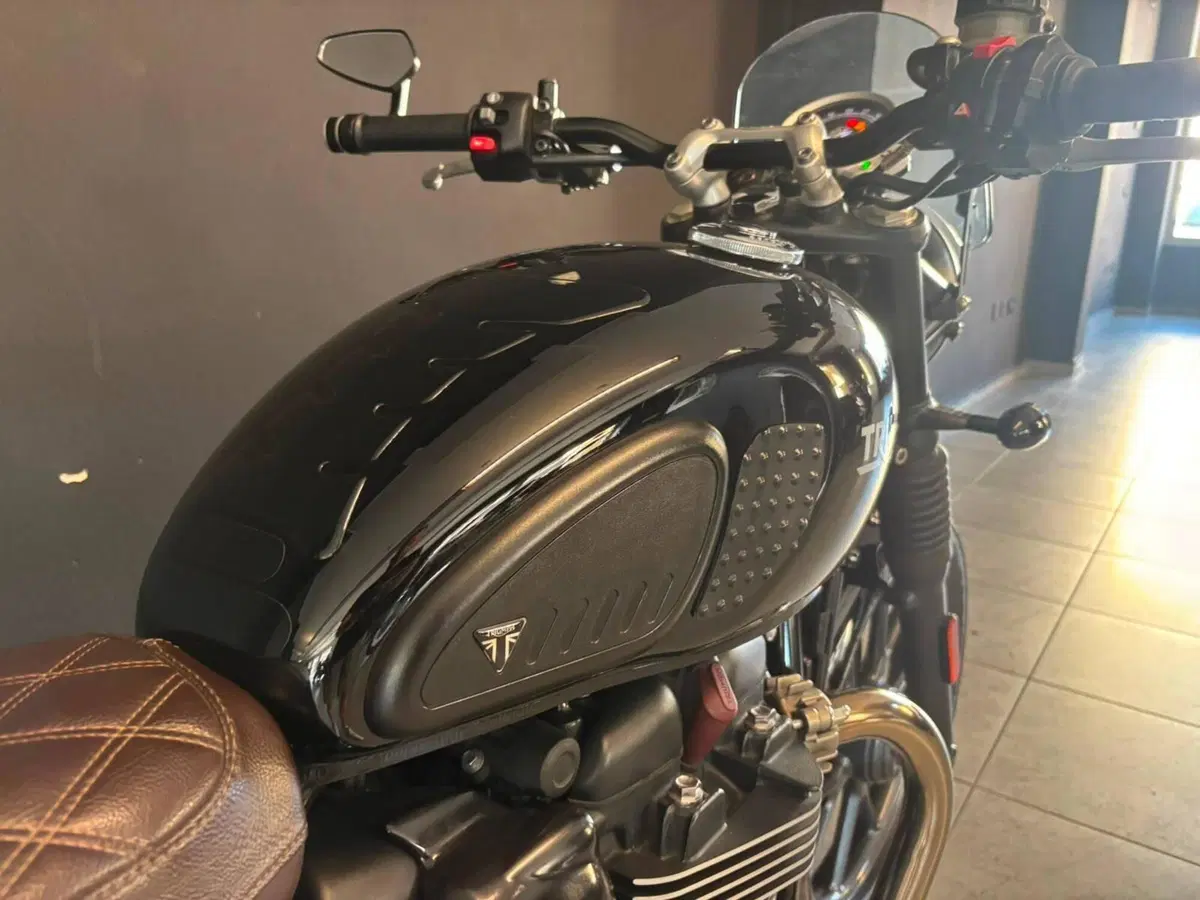 Triumph Street Twin 900 (2016) (5)