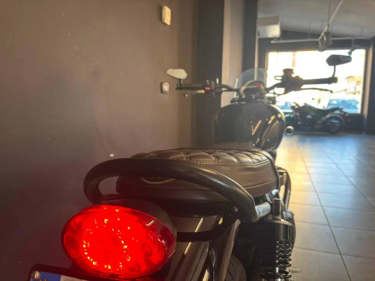 Triumph Street Twin 900 (2016) (6)