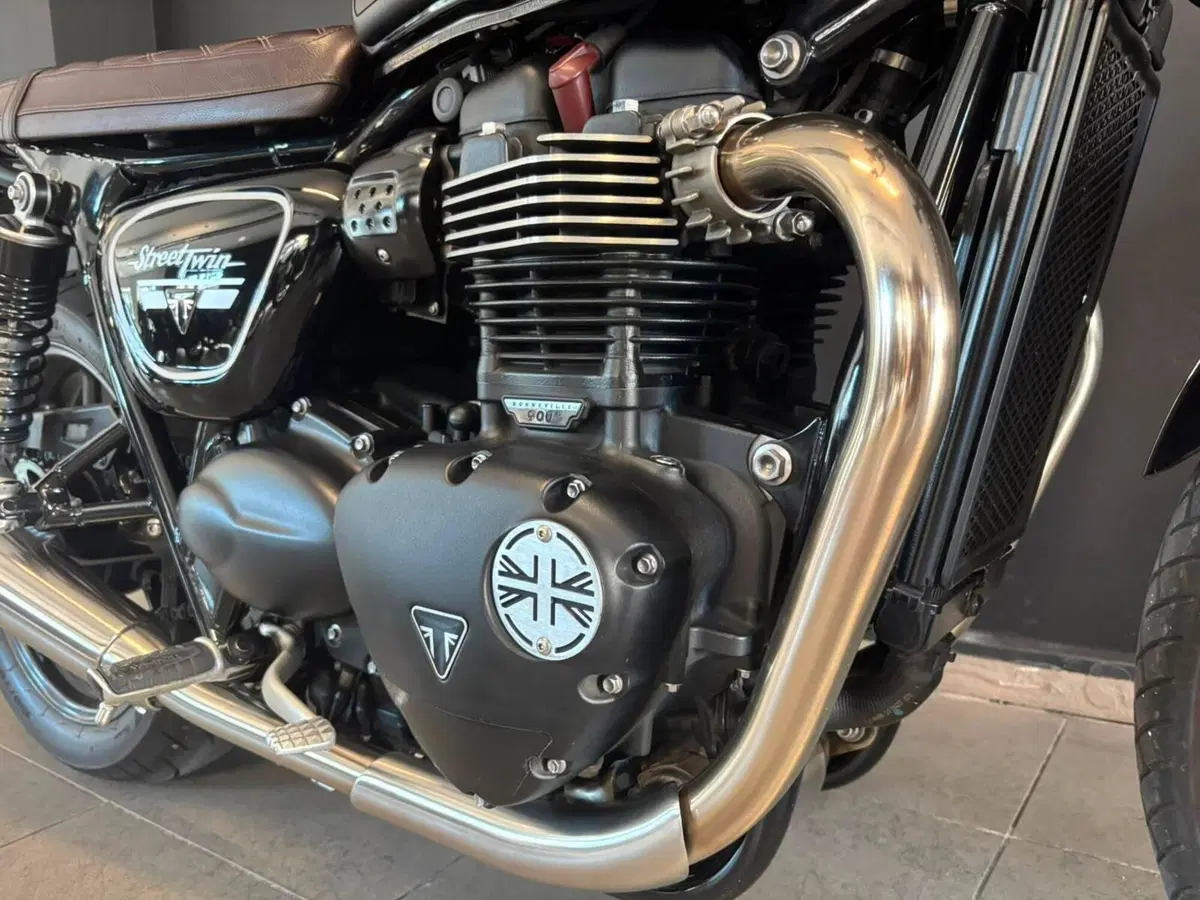 Triumph Street Twin 900 (2016) (7)
