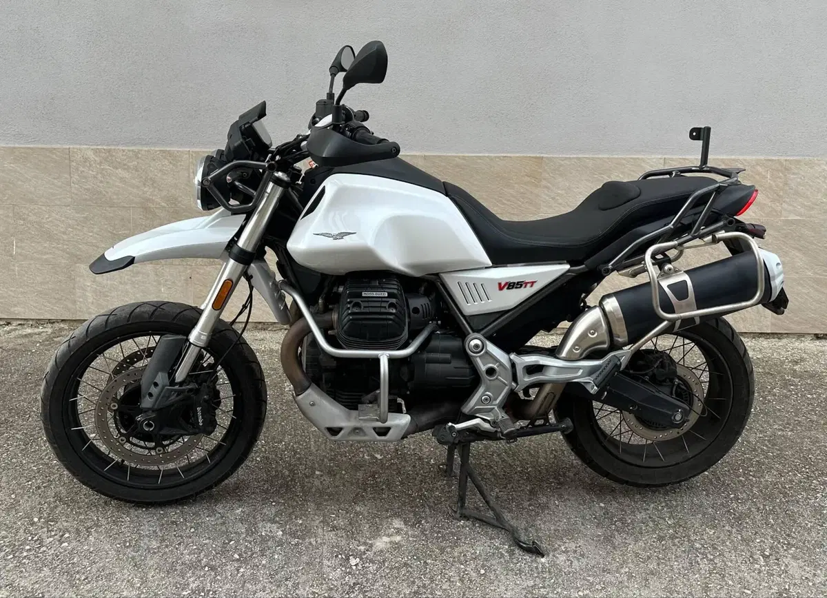 Moto Guzzi V85 TT (2021 - 23) (5)