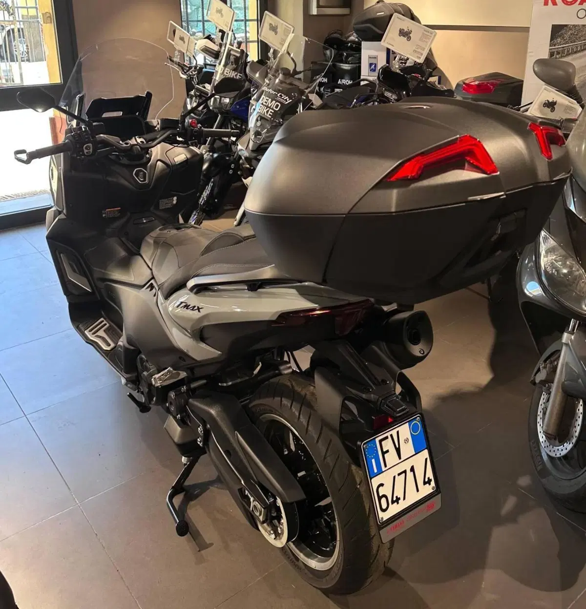 Yamaha T-Max 560 Tech Max (2025 - 26) (3)