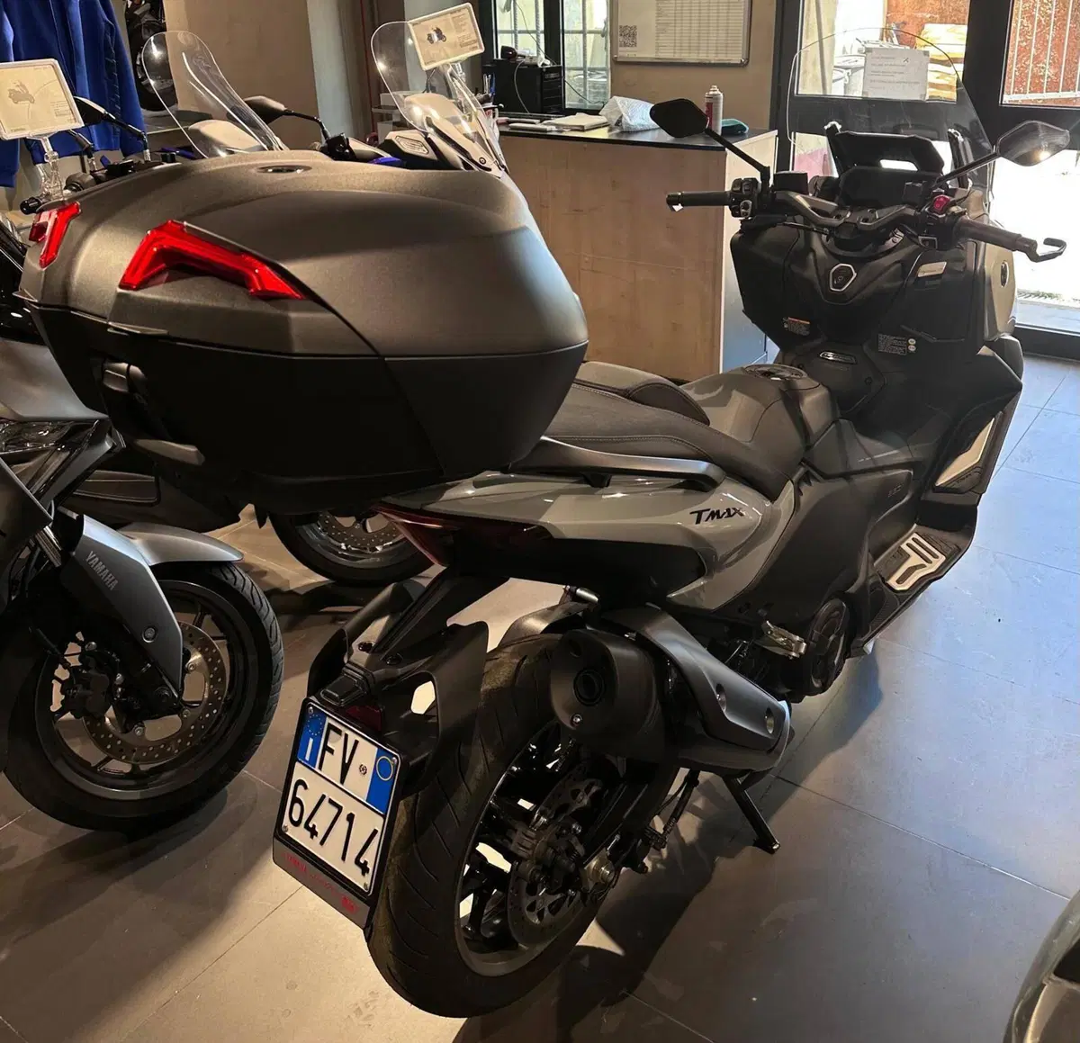 Yamaha T-Max 560 Tech Max (2025 - 26) (4)