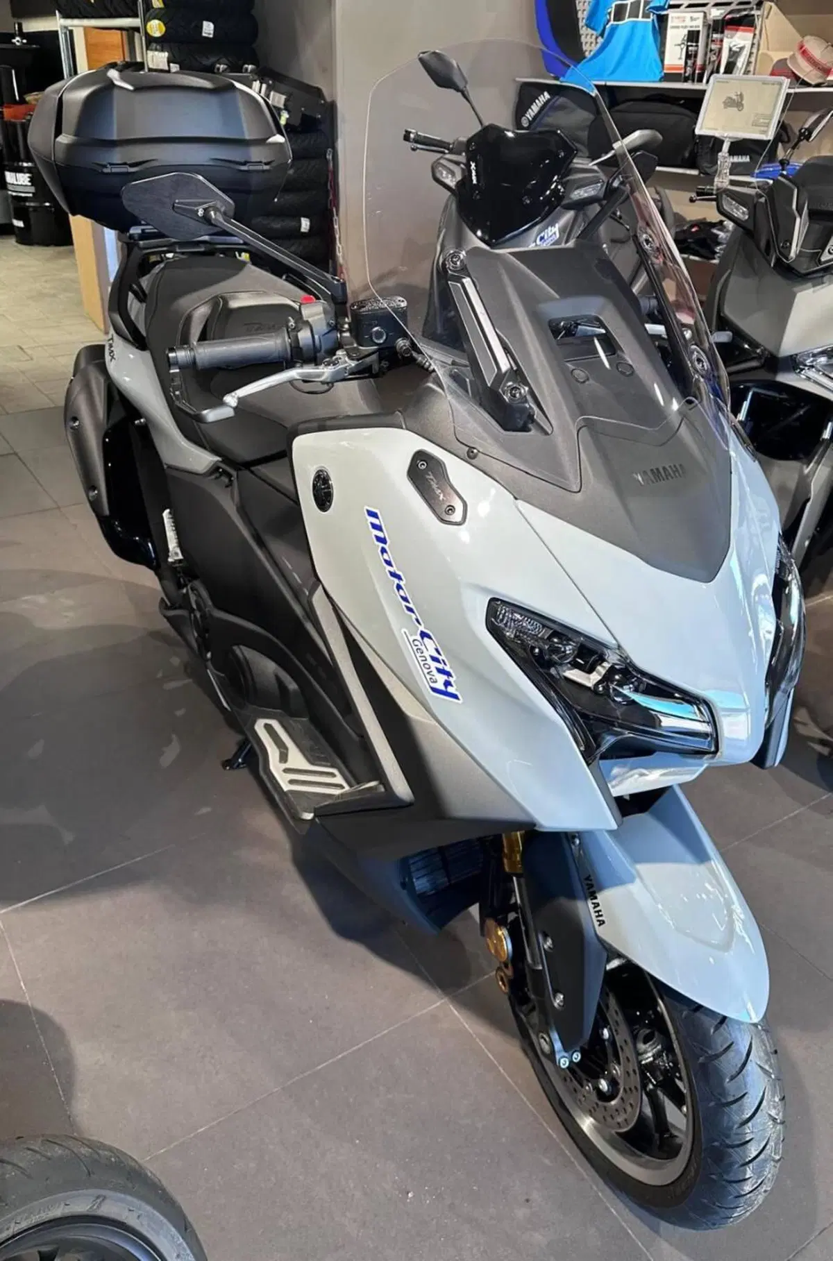 Yamaha T-Max 560 Tech Max (2025 - 26) (2)