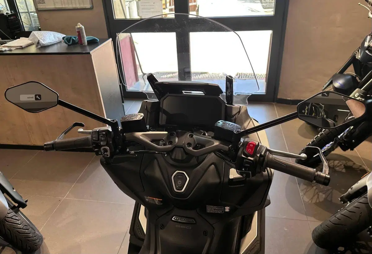 Yamaha T-Max 560 Tech Max (2025 - 26) (5)