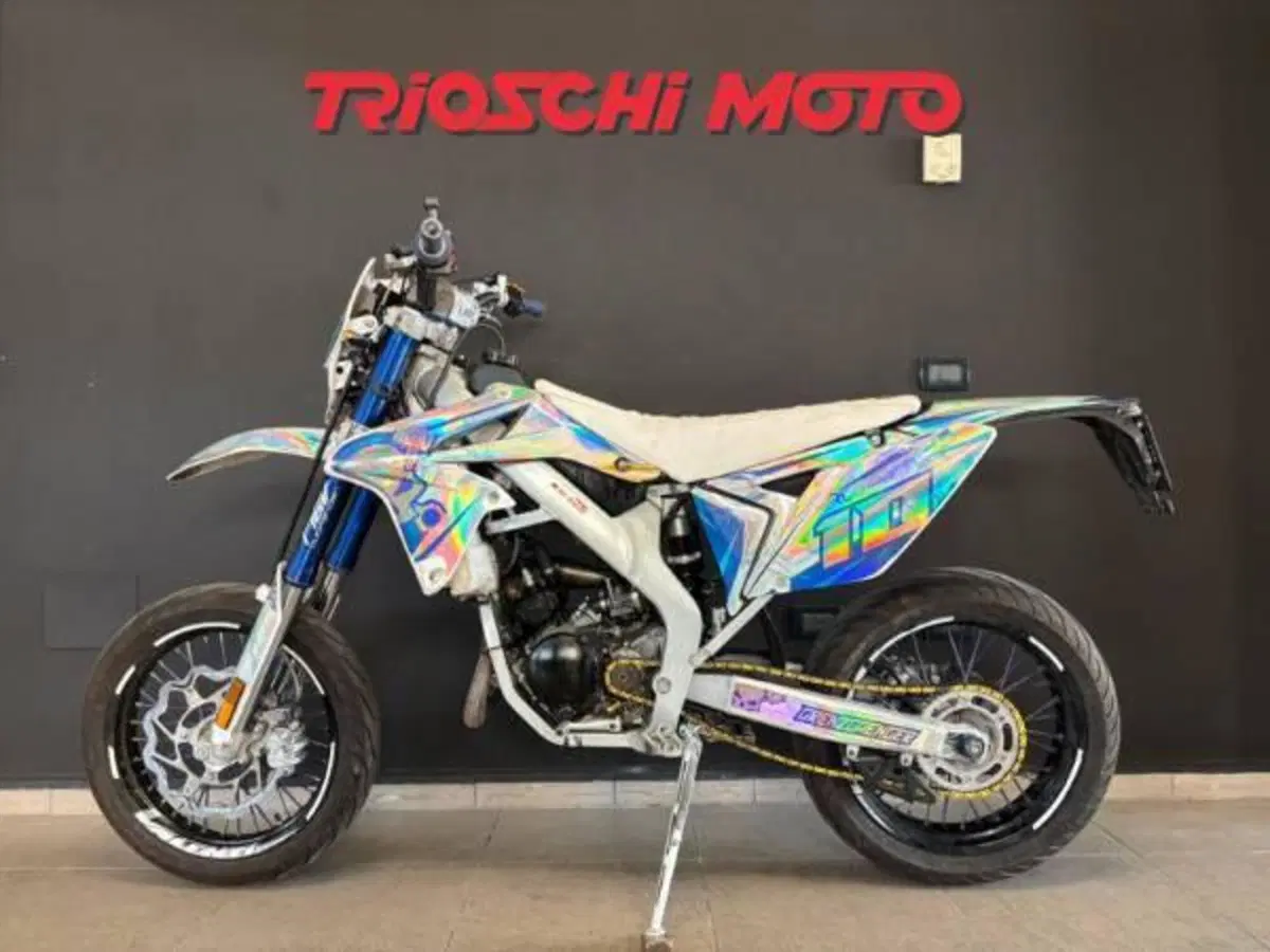 Valenti SM 50 (2015 - 18) (2)