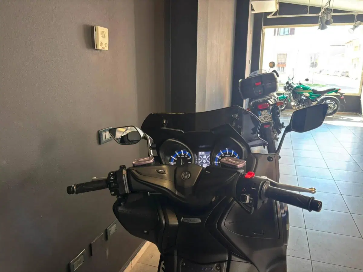 Yamaha T-Max 530 SX Sport Edition (2018 - 19) (4)