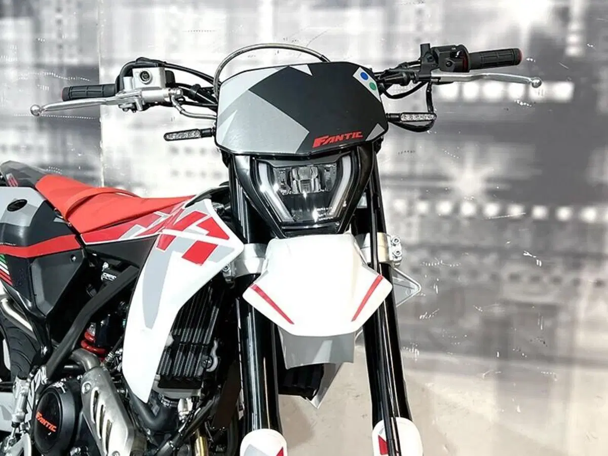Fantic Motor XMF 125 Competition (2025 - 26) (9)