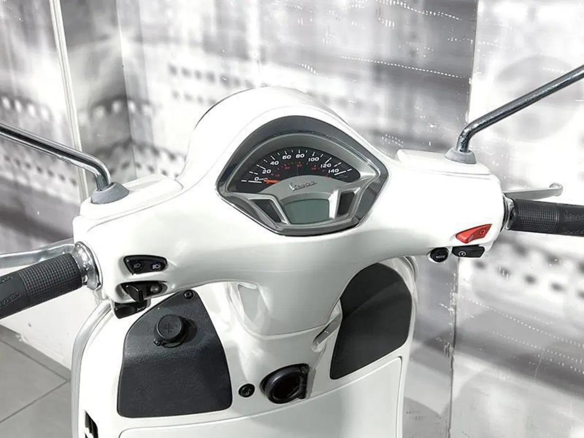 Vespa GTS 300 Super ABS (2014 - 16) (6)