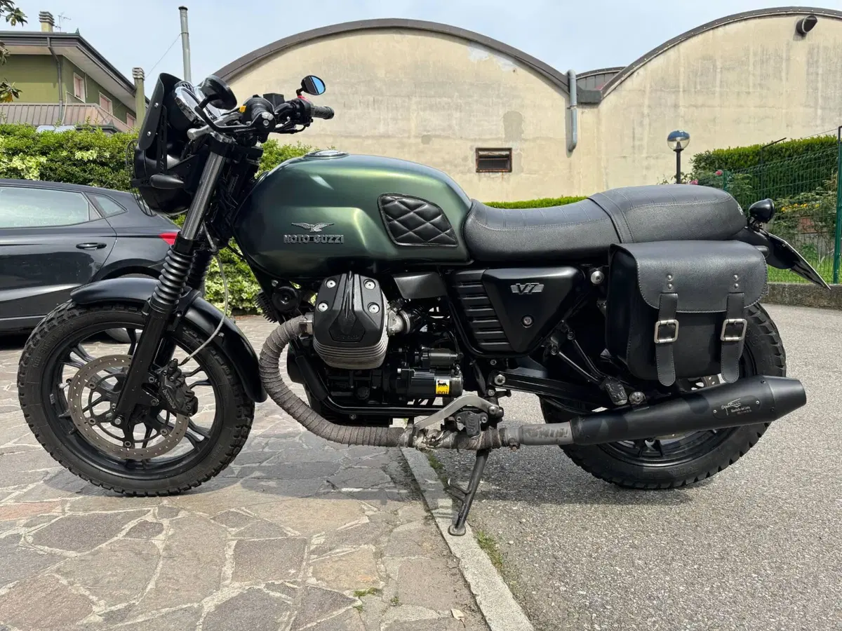 Moto Guzzi V7 Stone (2012 - 15) (3)
